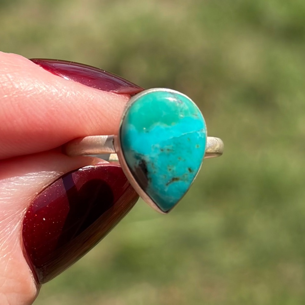 925 Sterling Silver Kingman Turquoise Teardrop Ring